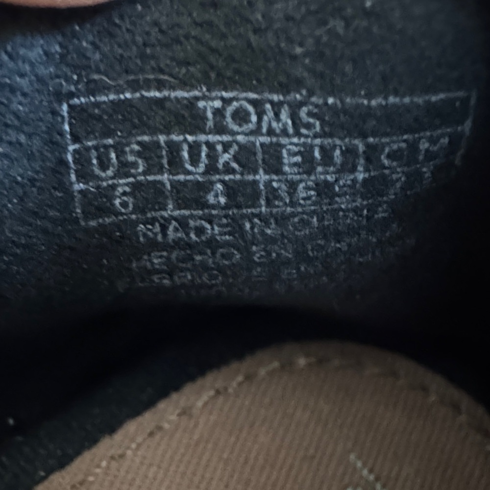 Toms Jutti Black Suede Flat. - Picture 6 of 6